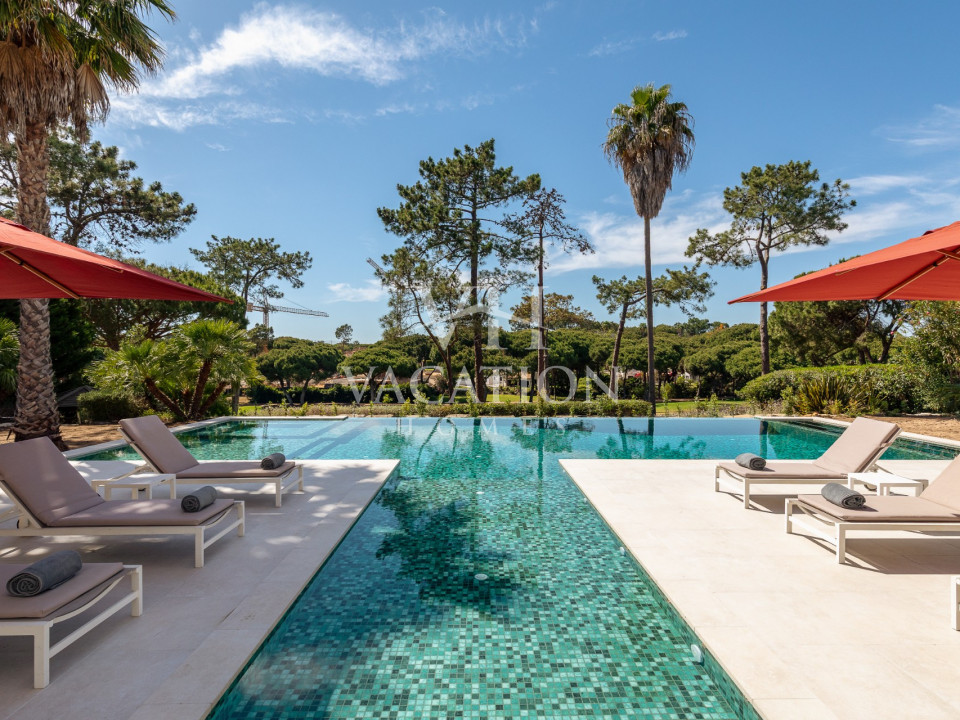 Magnificent newly refurbished six bedroom villa with private pool set in a very quiet position.