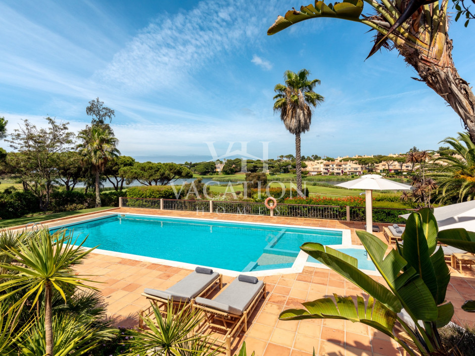 Beautiful 4 + 1 bedroom Villa in São Lourenço area with private pool, fantastic lake views & walking distance to Quinta do Lago beach