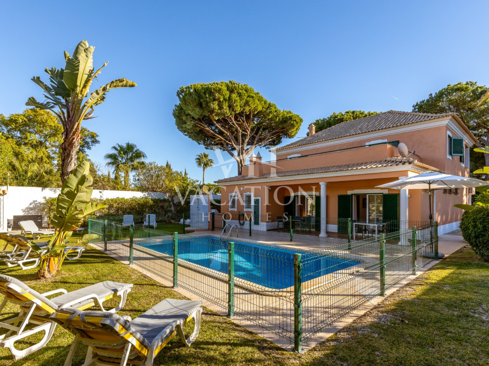 Beautiful 4 bedroom villa with private pool in a quiet position near Quinta do Lago