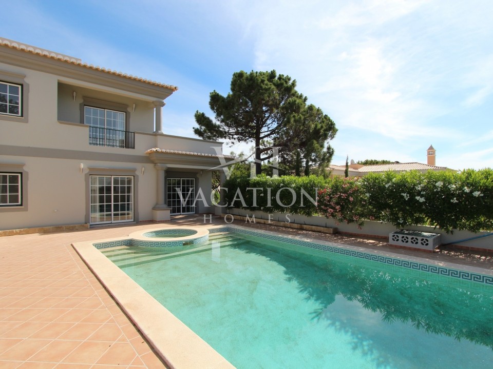 Beautiful newly refurbished four bedroom villa, tastefully decorated.