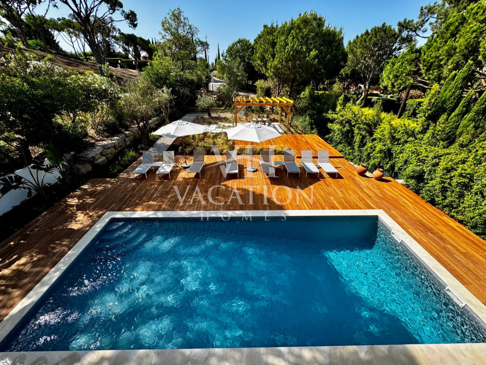 Beautiful and modern 4 bedroom villa with pool